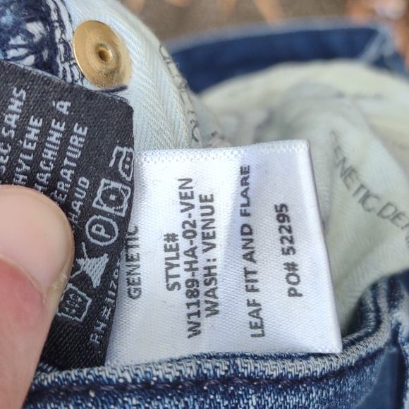 Genetic Denim Leaf fit and flare distressed jeans - Picture 10 of 11